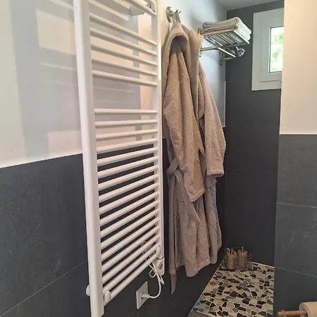 Au Jardin D'armand Bed & Breakfast 4*