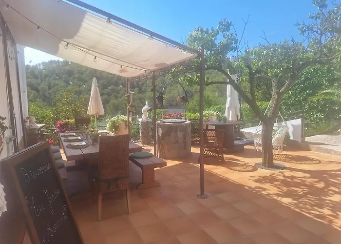 Au Jardin D'armand Bed & Breakfast 4*